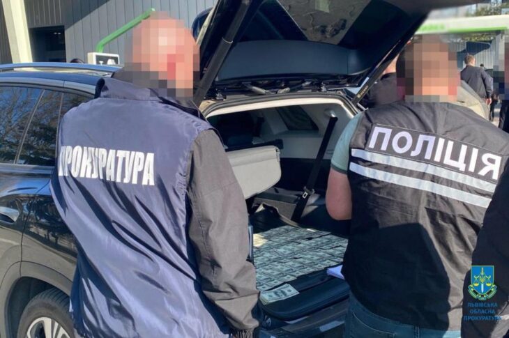 Новини України - На Львівщині посадовця митниці затримали на хабарі