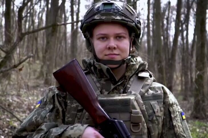 Новини України - Перша дівчина стала до лав ЗСУ за Контрактом 18-24