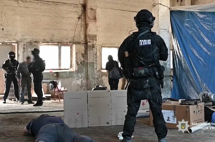 На лаві підсудних опинилася злочинна організація підпільних виробників тютюну