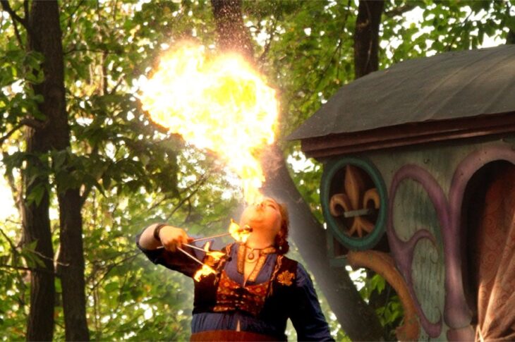 Новини світу - Американська вчителька встановила світовий рекорд із дихання вогнем