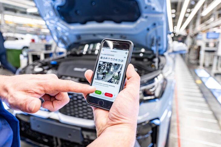 Авто новини - BMW починає використання штучного інтелекту для перевірки якості авто