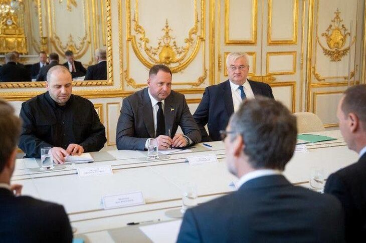 Новини України - Делегація України провела першу зустріч в Парижі