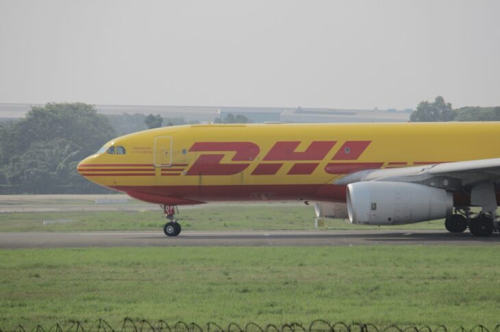 Новини бізнесу - DHL призупинить доставку США посилок ціною від $800 для приватних осіб
