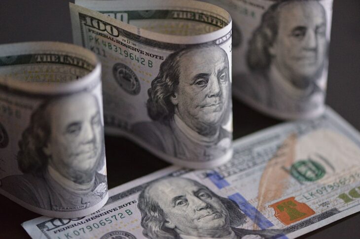 Новини бізнесу - Долар США продовжує дешевшати через торгову війну Трампа