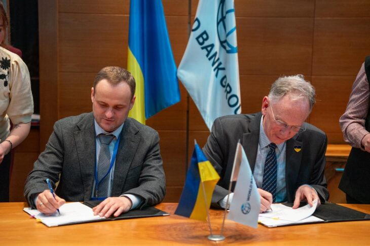 Новини бізнесу - Кулеба підписав угоду про залучення $432 млн на відновлення інфраструктури