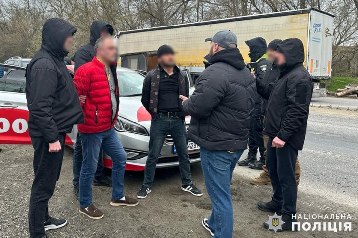 Новини України - На Хмельниччині затримали іноземців за розбій і вимагання