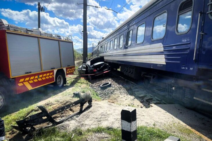 Новини України - На Закарпатті авто зіткнулося з потягом