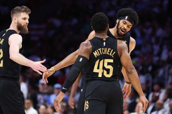 Новини спорту - Плей-оф НБА: Кавальєрс розгромили Хіт, Голден Стейт переміг Х’юстон