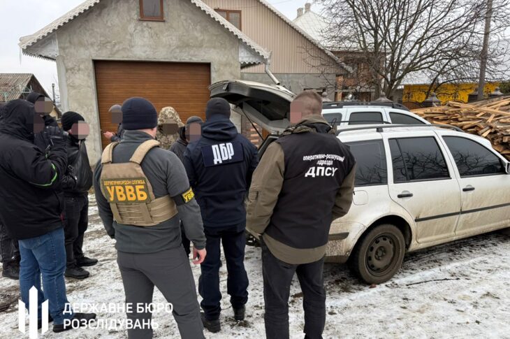 Новини України - Правоохоронця судитимуть за перевезення "ухилянтів" у багажнику