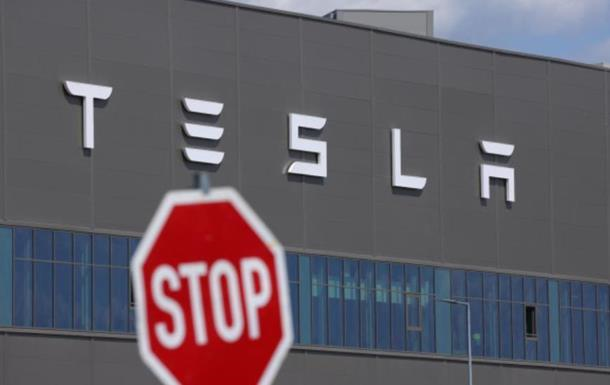 Новини бізнесу - Продажі авто Tesla впали до трирічного мінімуму