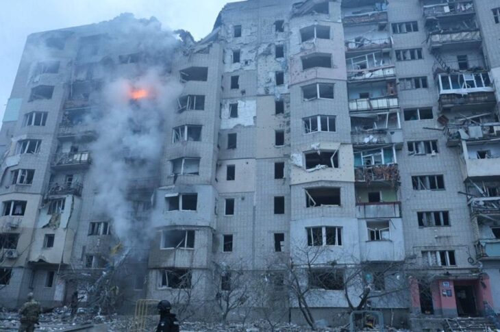 Новини України - РФ вдарила по Куп'янську: спалахнула багатоповерхівка, є постраждалі
