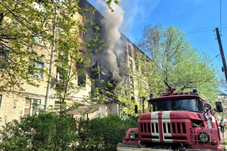 Новини України - Росіяни атакували селище під Куп'янськом, загорівся будинок