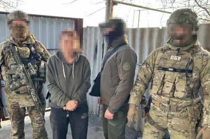Новини України - Стежила за ЗСУ через камеру в шпаківні: затримано агентку РФ
