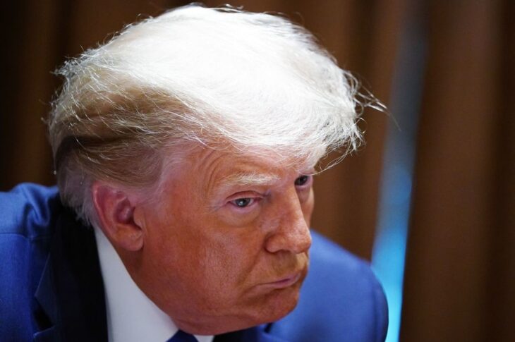 Новини бізнесу - Трамп планує продати 52% акцій у Truth Social