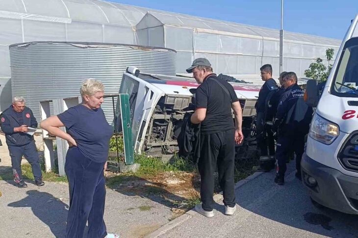 Новини світу - У Туреччині перекинувся автобус з туристами з РФ