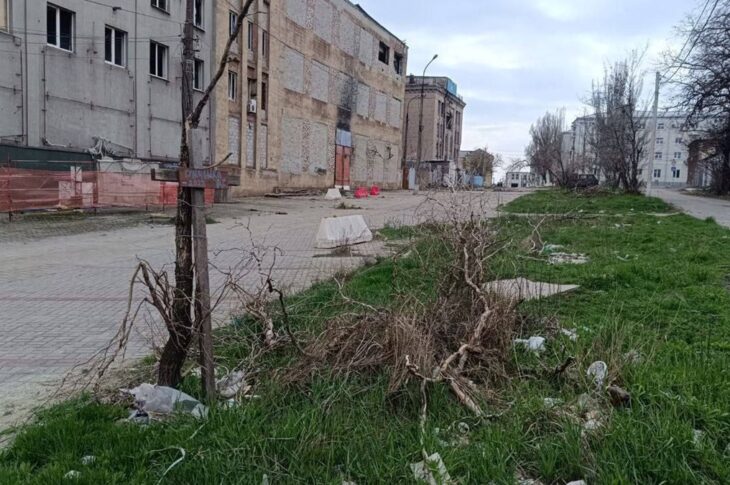 Новини України - В Маріуполі продовжують виявляти могили загиблих на початку війни