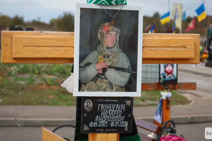 Новини України - Затримано жінку, яка пограбувала могилу наймолодшого оборонця Азовсталі