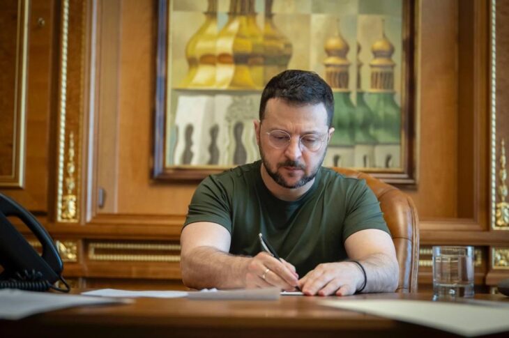 Новини України - Зеленський продовжив мобілізацію і воєнний стан