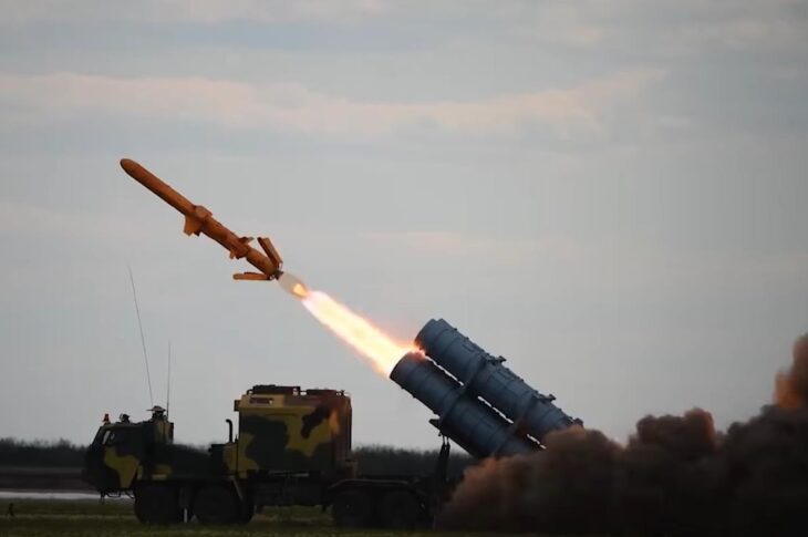 Новини України - Зеленський: Україна виробляє для фронту 40% зброї