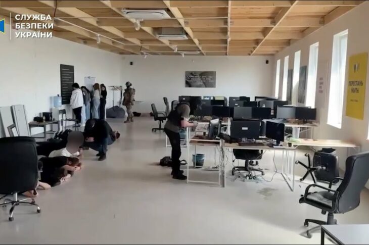 СБУ спільно з правоохоронцями Чехії викрила на Закарпатті кол-центр, який обкрадав громадян ЄС