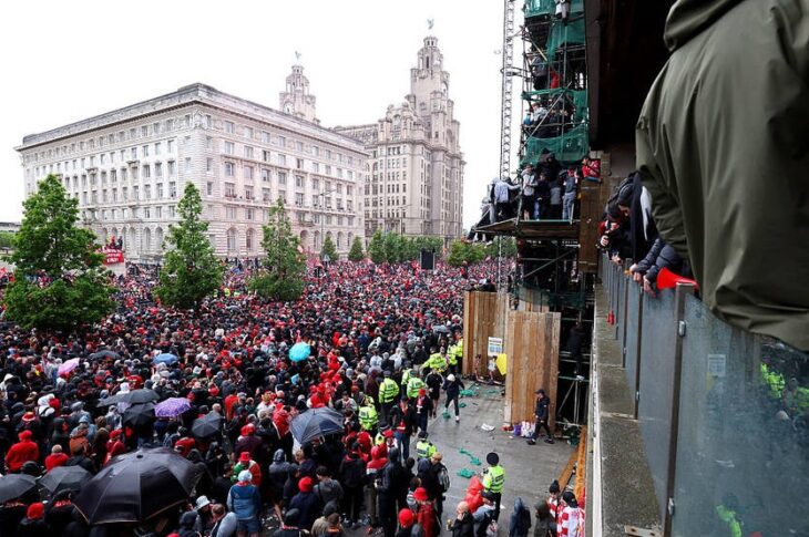Новини спорту - Авто в&rsquo;їхало у натовп людей на святкуванні чемпіонства Ліверпуля