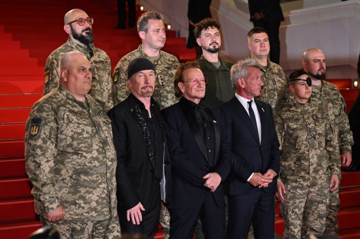 Новини світу - Боно з&rsquo;явився на Каннському фестивалі разом з військовими ЗСУ