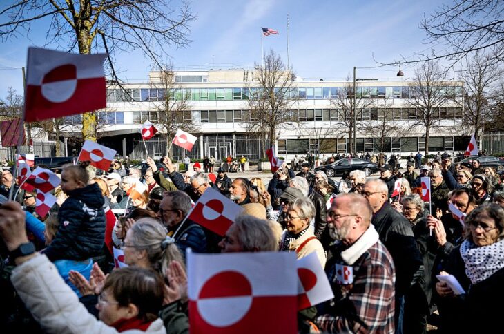 Новини світу - Данія викликала посла США через "шпигунство за Гренландією"