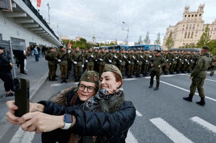 Новини світу - До Москви на парад приїдуть п&rsquo;ять депутатів Європарламенту - ЗМІ