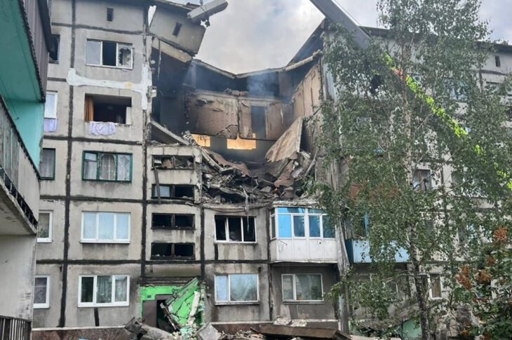 Новини України - Дрон росіян влучив у п’ятиповерхівку на Донеччині