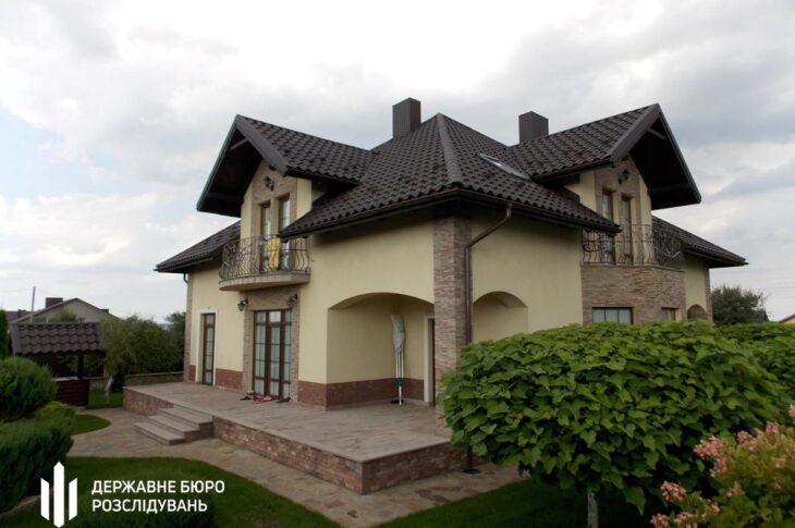 Новини України - Ексглаву податкової Тернопільщини підозрюють у приховуванні майна на 23 млн