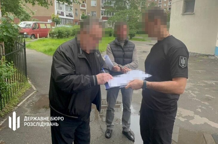 Новини України - Екскерівник управління Міграційної служби нарахував собі 365% премії