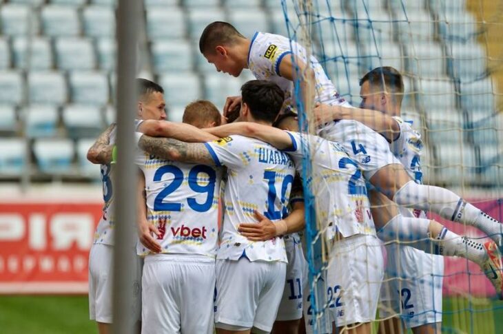 Новини спорту - Гідне оновлення емблеми на формі Динамо після 30-го чемпіонства