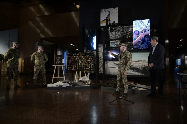 Новини України - Командир 225 ОШП передав Музею війни унікальні трофеї