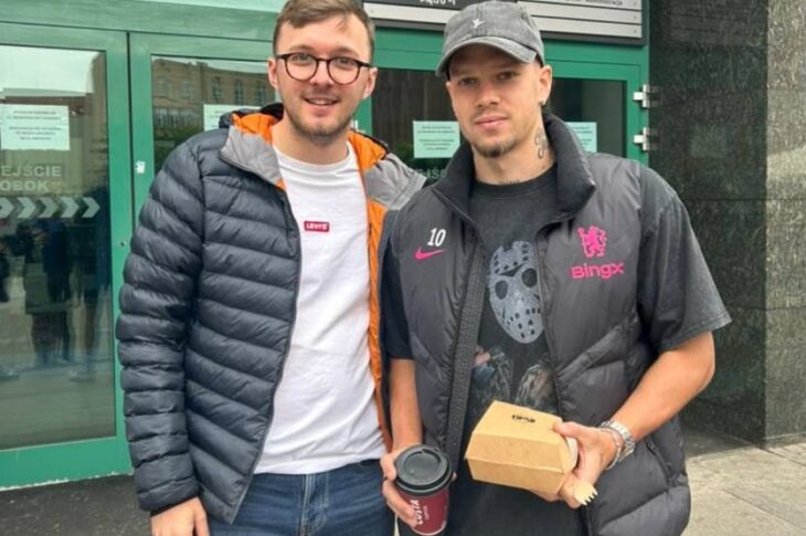 Новини спорту - Мудрик поділився фото з медаллю Ліги конференцій