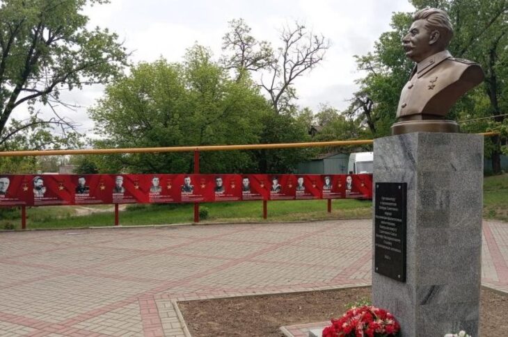 Новини України - Окупанти встановили памʼятник Сталіну в Мелітополі