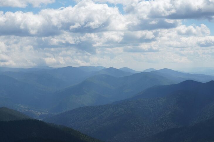 Новини України - Рятувальники спустили туриста з засніженої Говерли