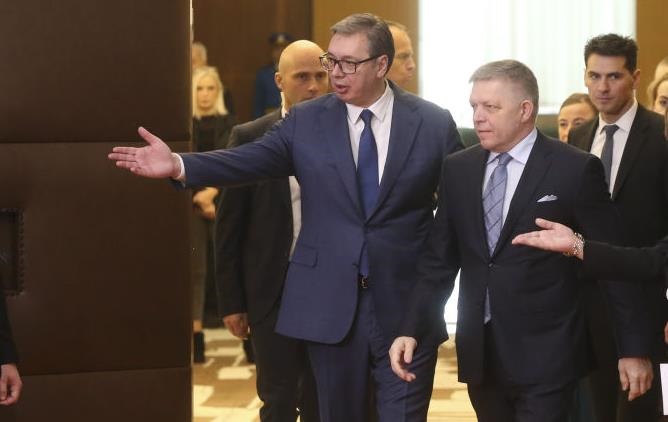 Новини світу - Три країни не пускають літаки Фіцо та Вучича в Росію