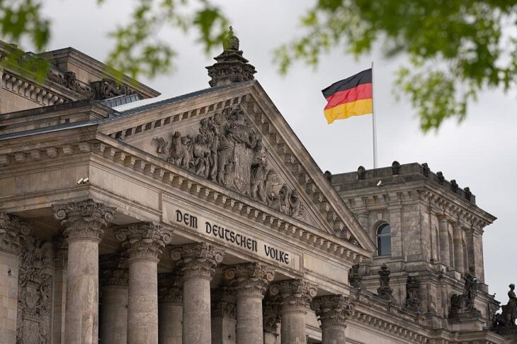 Новини світу - У Бундестазі відклали повторне голосування за канцлера - ЗМІ