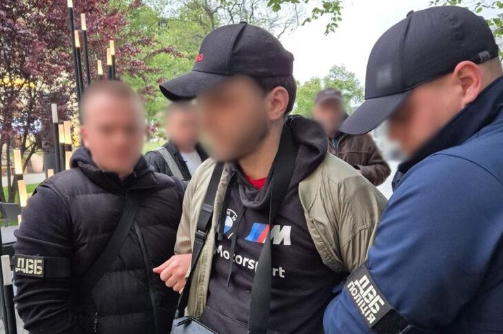 Новини Києва - У Києві власник барбершопу допомагав клієнтам тікати від мобілізації