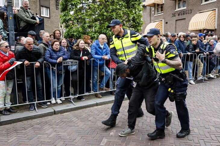 Новини світу - У Нідерландах пропалестинські активісти зірвали виступ міністра