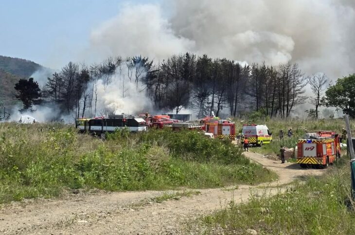 Новини світу - У Південній Кореї розбився військовий літак