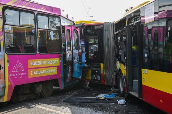 Новини світу - У Польщі зіткнулися автобус і трамвай: 11 потерпілих