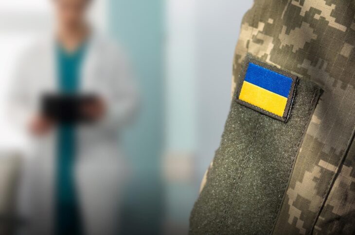 Новини України - В Хмельницькому ТЦК чоловік зістрибнув з вікна другого поверху