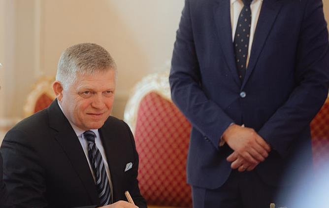 Новини світу - В Словаччині заявили, що Фіцо досі планує їхати на парад в РФ