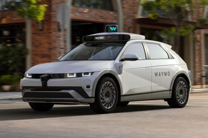 Авто новини - Waymo відкликає майже всі свої роботаксі через зіткнення з перешкодами