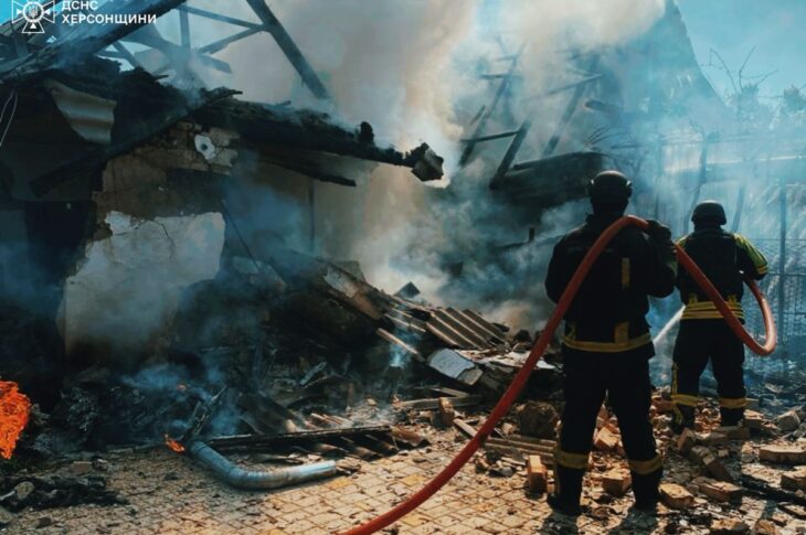Новини України - З’явилися фото наслідків обстрілів у Херсоні