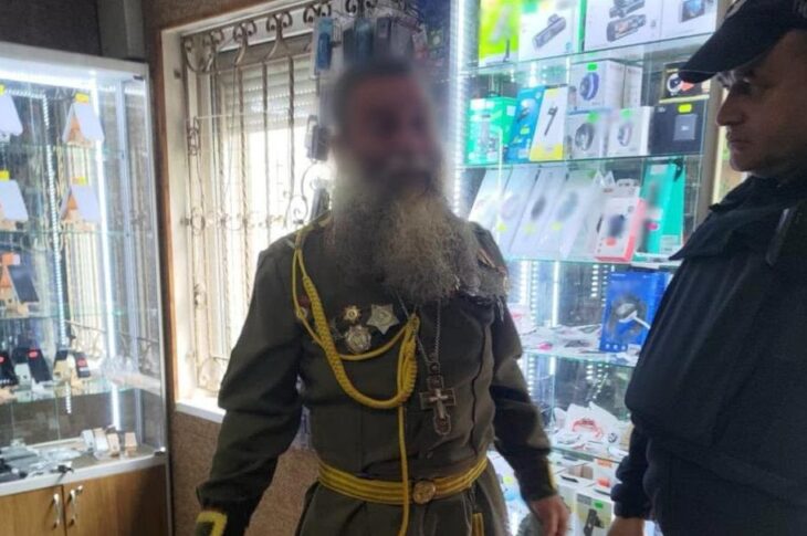Новини України - Затримано священника УПЦ МП, що вбрався в радянську форму