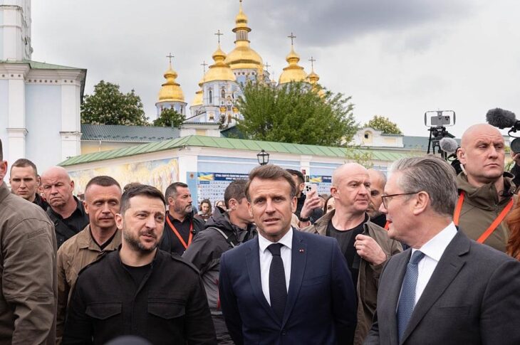 Новини України - Зеленський, Макрон і Стармер погуляли в центрі Києва
