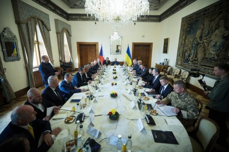 Новини України - Зеленський зустрівся з керівниками оборонних підприємств Чехії