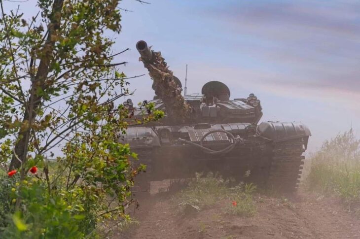 Новини України - ЗСУ відбивають російські атаки на 11 напрямках